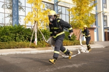 “消防于心 實踐于行”的巨石答案